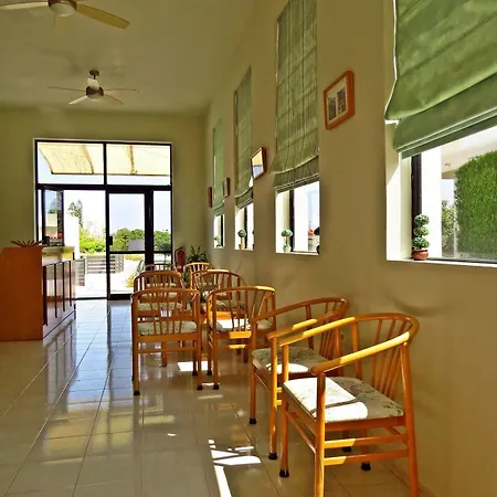 Hotel de apartamente Debby 2*