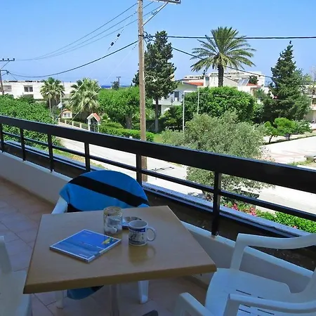 Ξενοδοχείο με διαμερίσματα Debby